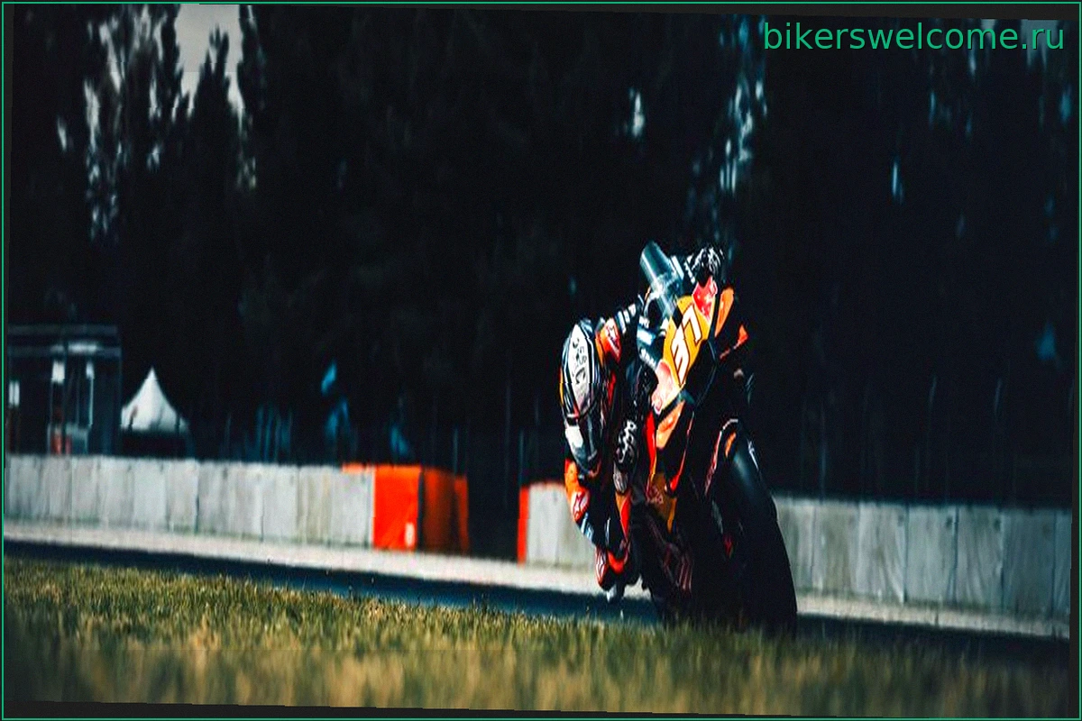 Педро Акоста Лидирует на Прерванном Дождем Тесте MotoGP в Барселоне